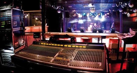 Les métiers de l’ombre : éclairer ceux qui font la scène autrement